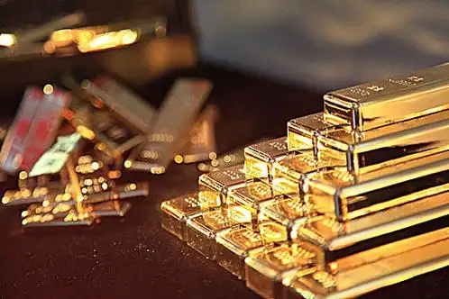 美元与黄金负相关性凸显，白银突破后高位震荡蓄势再涨